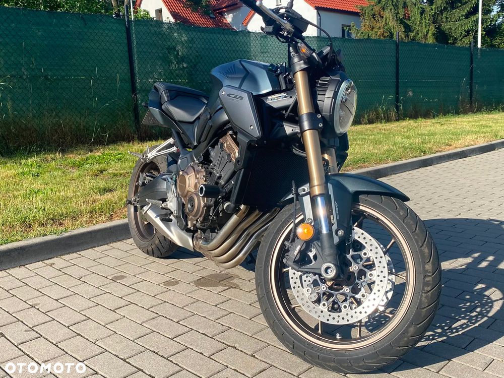 Honda CB - 1