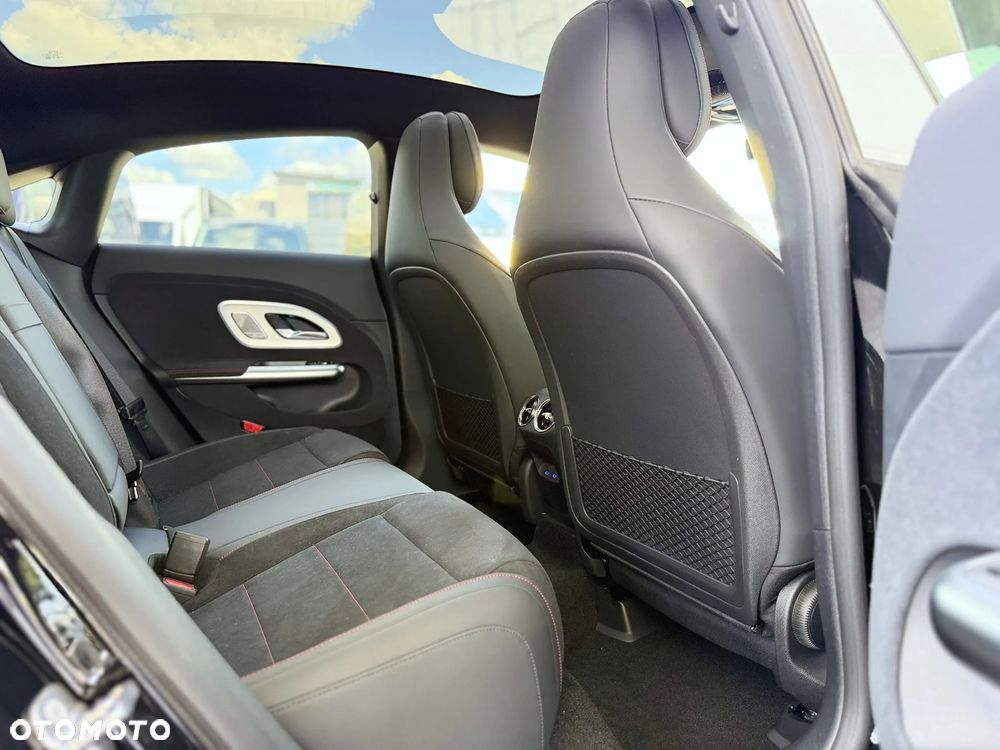 Mercedes-Benz CLA - 28