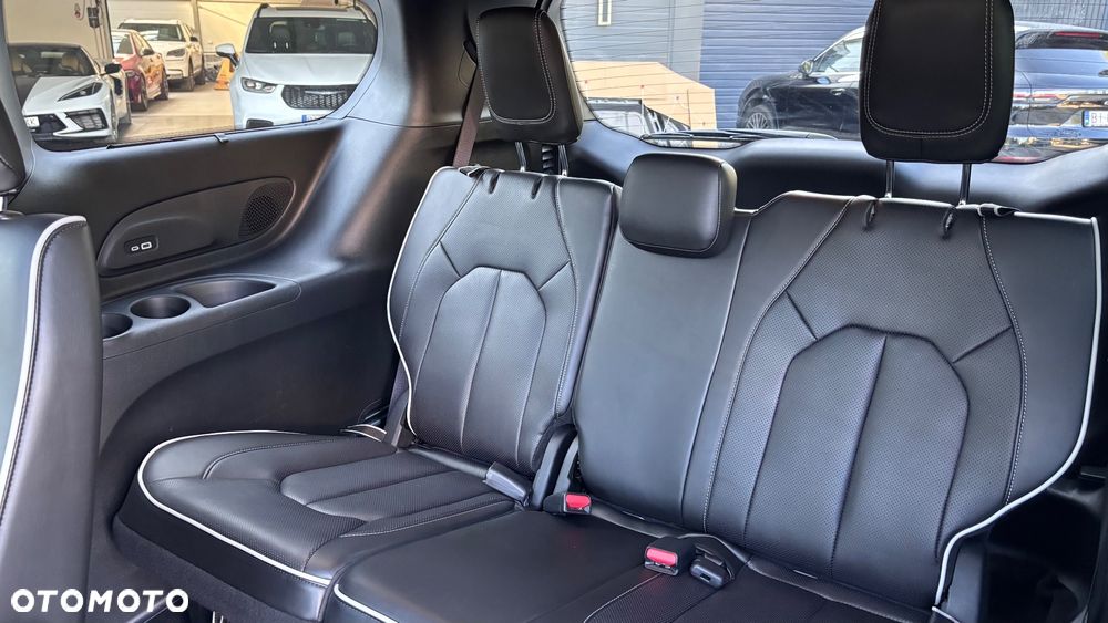 Chrysler Pacifica - 17