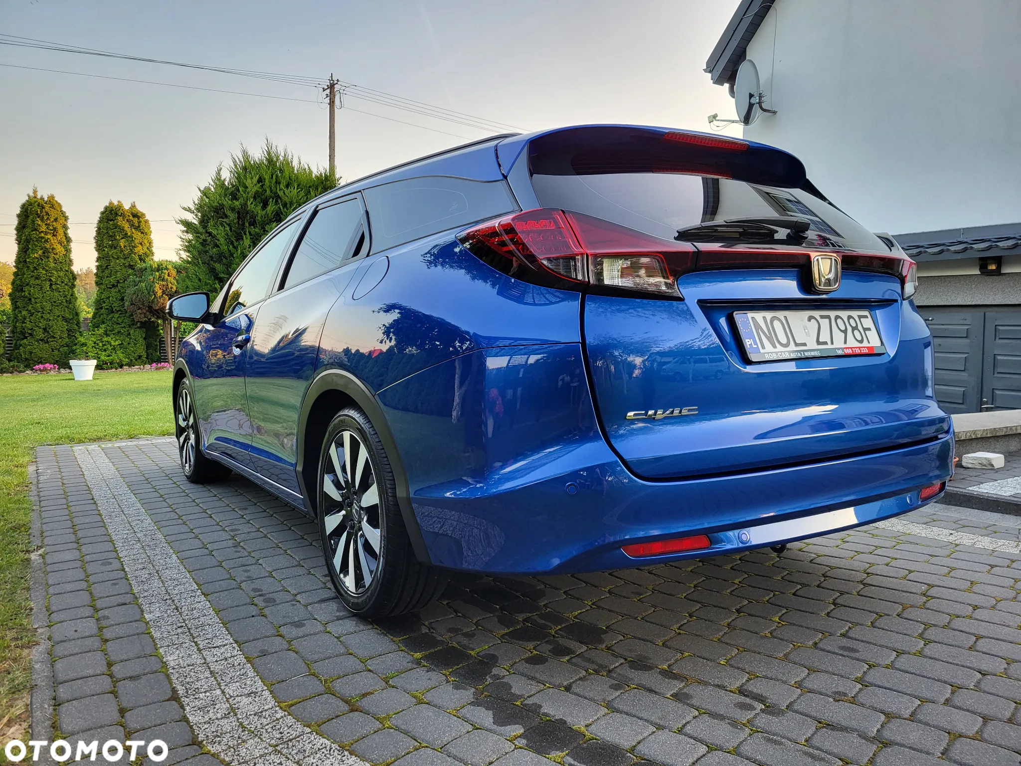 Honda Civic 1.8 i-VTEC Lifestyle Black Edition - 12