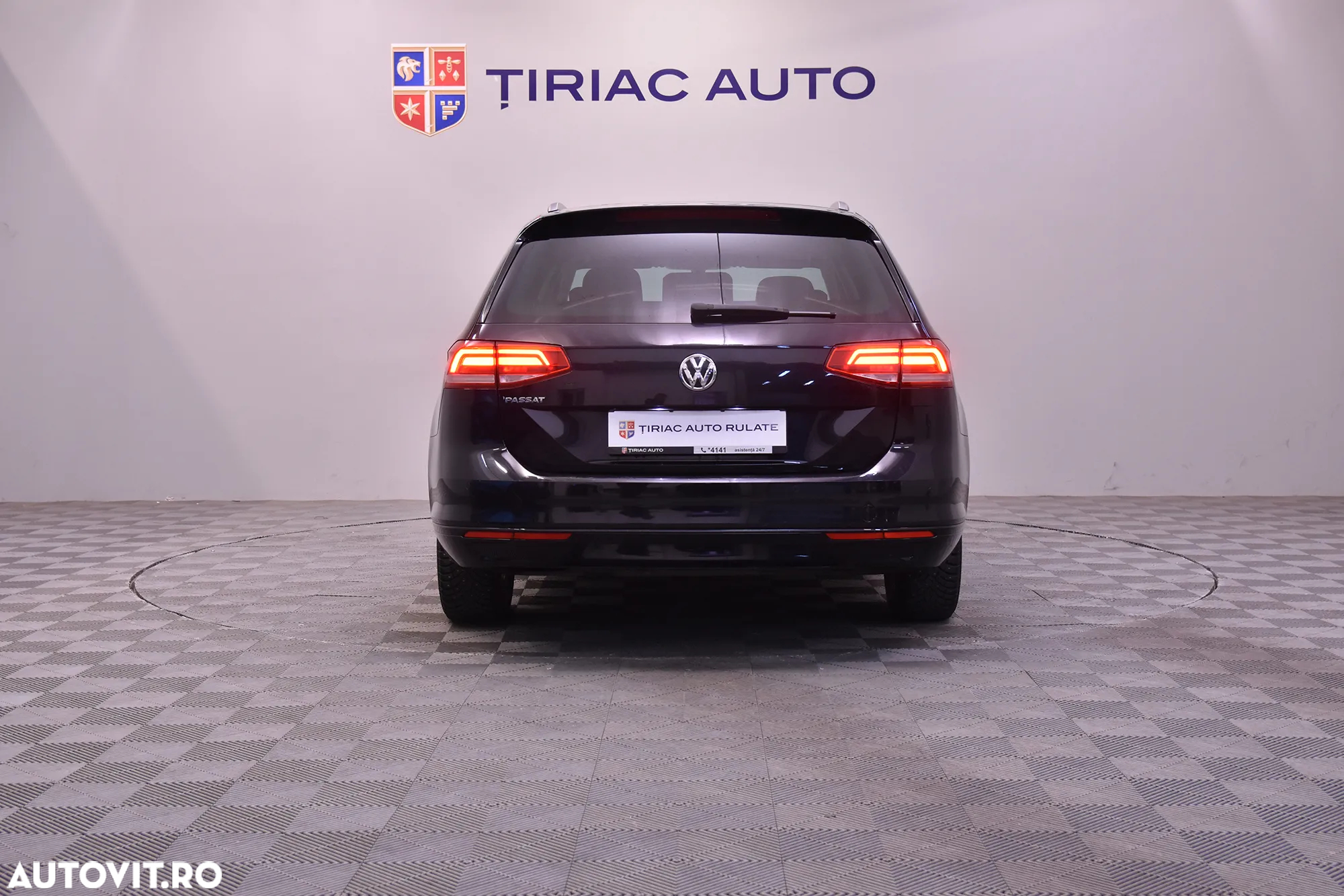 Volkswagen Passat - 4