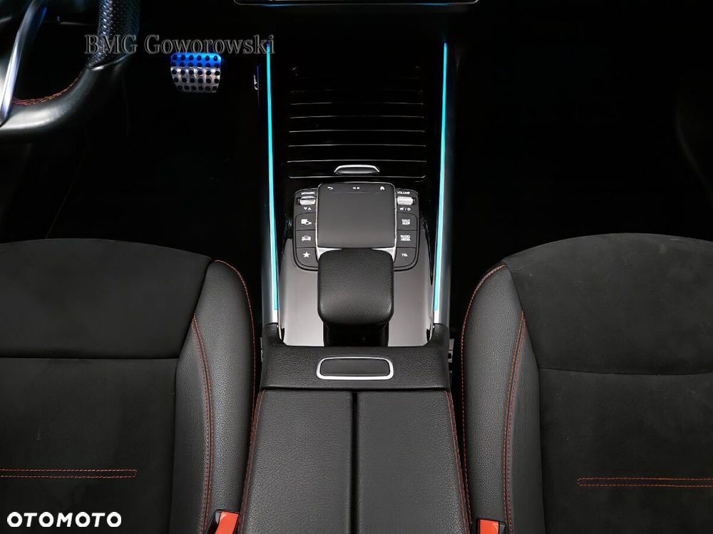 Mercedes-Benz GLA - 13