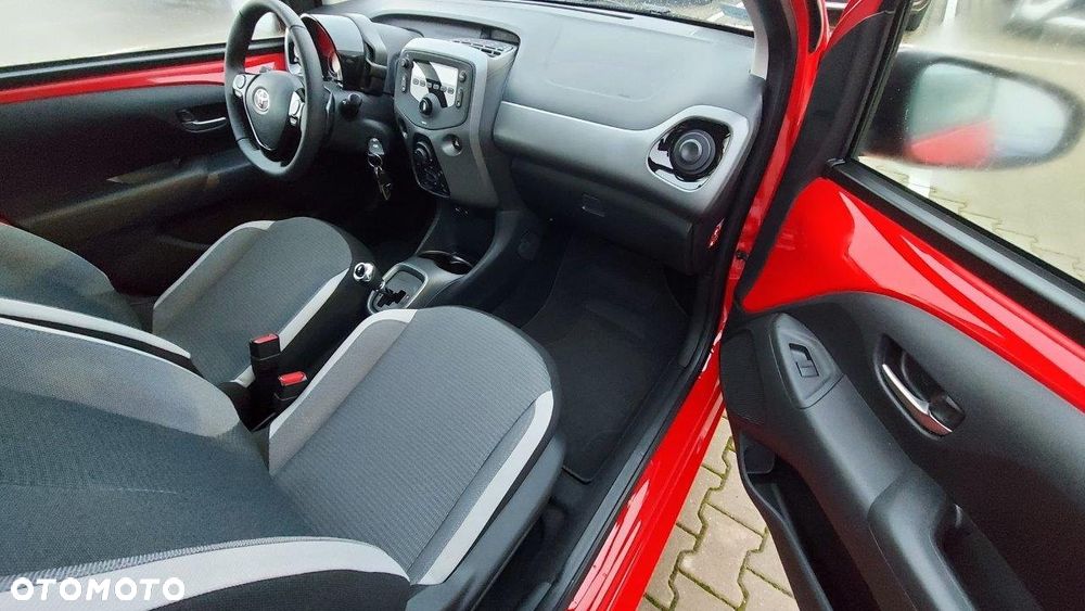 Toyota Aygo x.shift x-play connect - 13