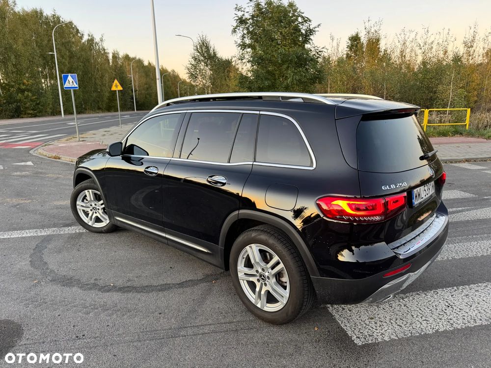 Mercedes-Benz GLB 250 4Matic 8G-DCT Progressive - 4