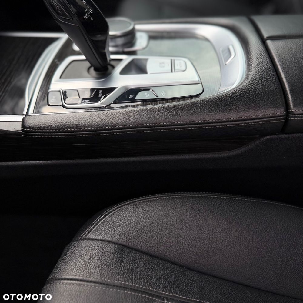 BMW Seria 7 740Li - 28