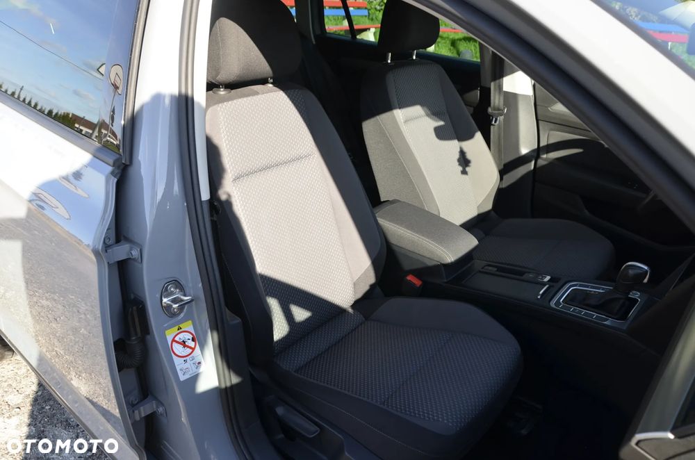 Volkswagen Passat - 26