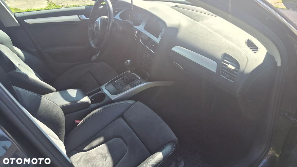Audi A4 Limousine - 11