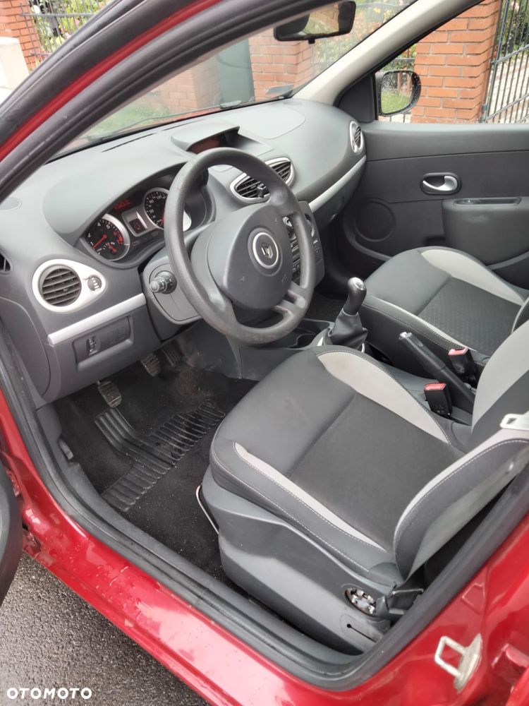 Renault Clio 1.2 16V Alize - 5