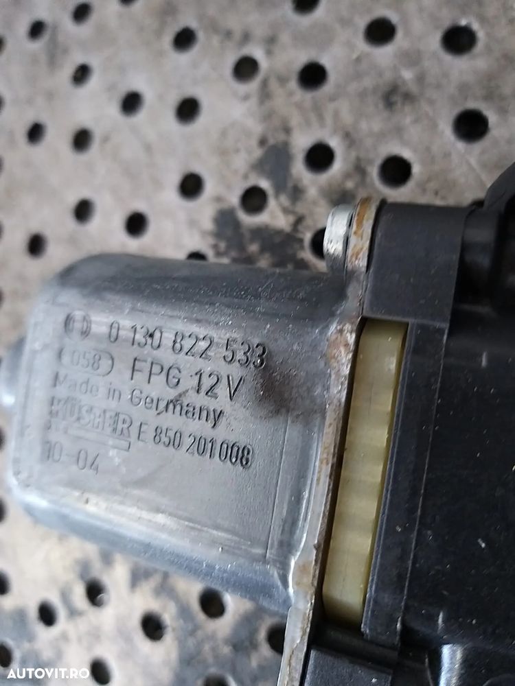 Motoras macara dreapta spate vw polo 6r 0130822533 6r0959812f - 2