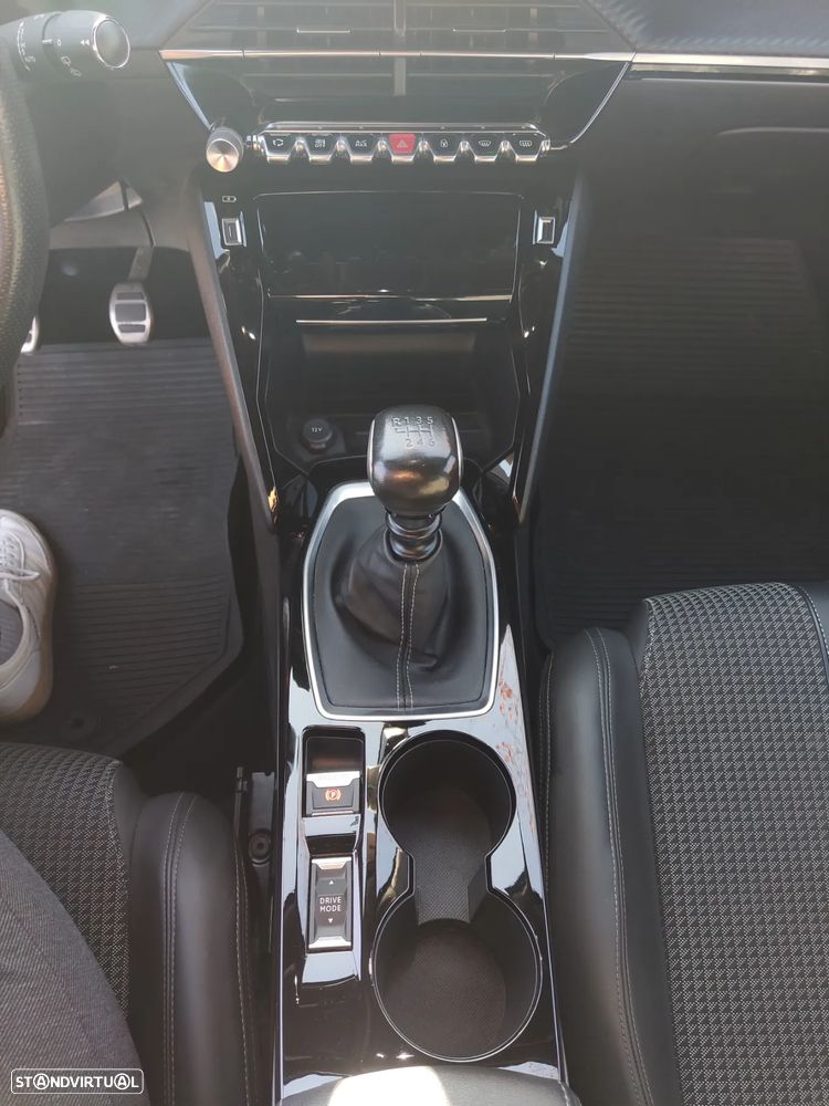 Peugeot 2008 1.2 PureTech GT Line - 28