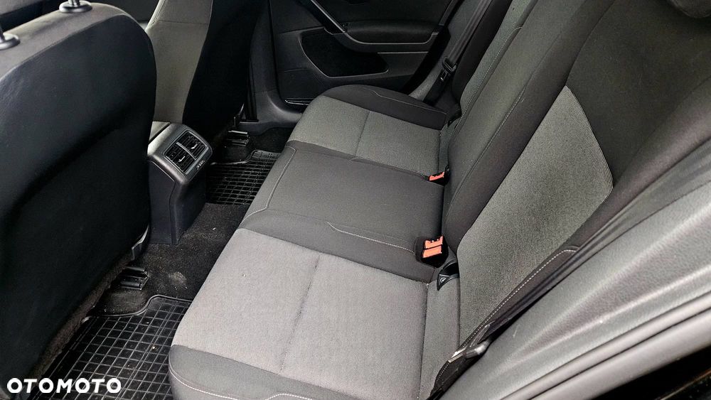 Volkswagen Golf - 8
