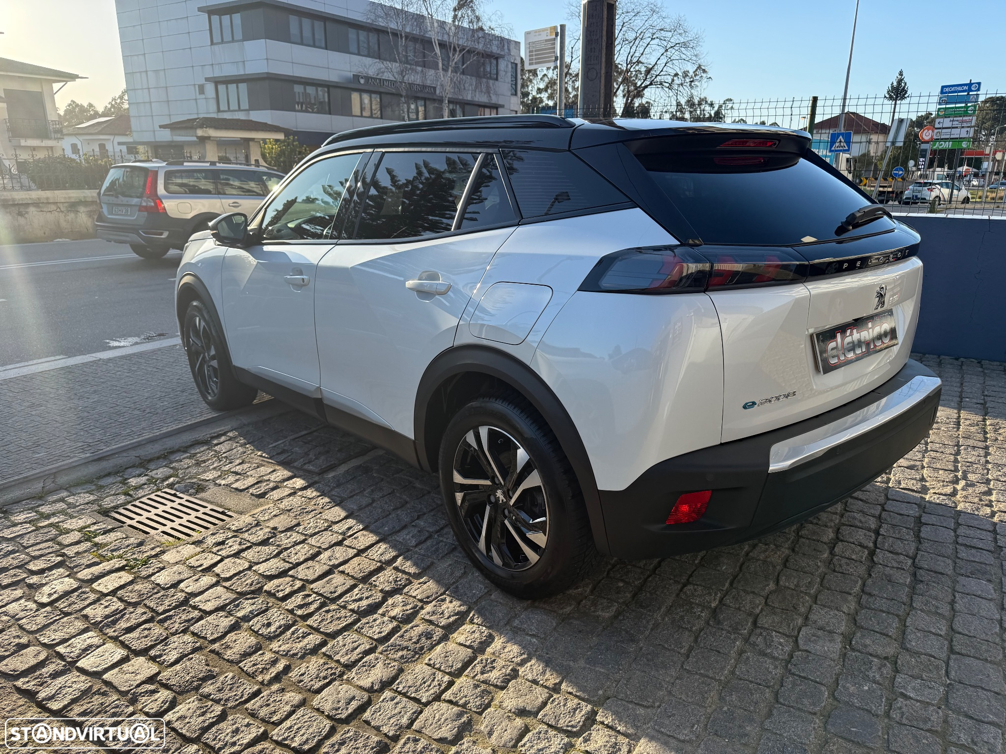 Peugeot e-2008 50 kWh Allure Pack - 4