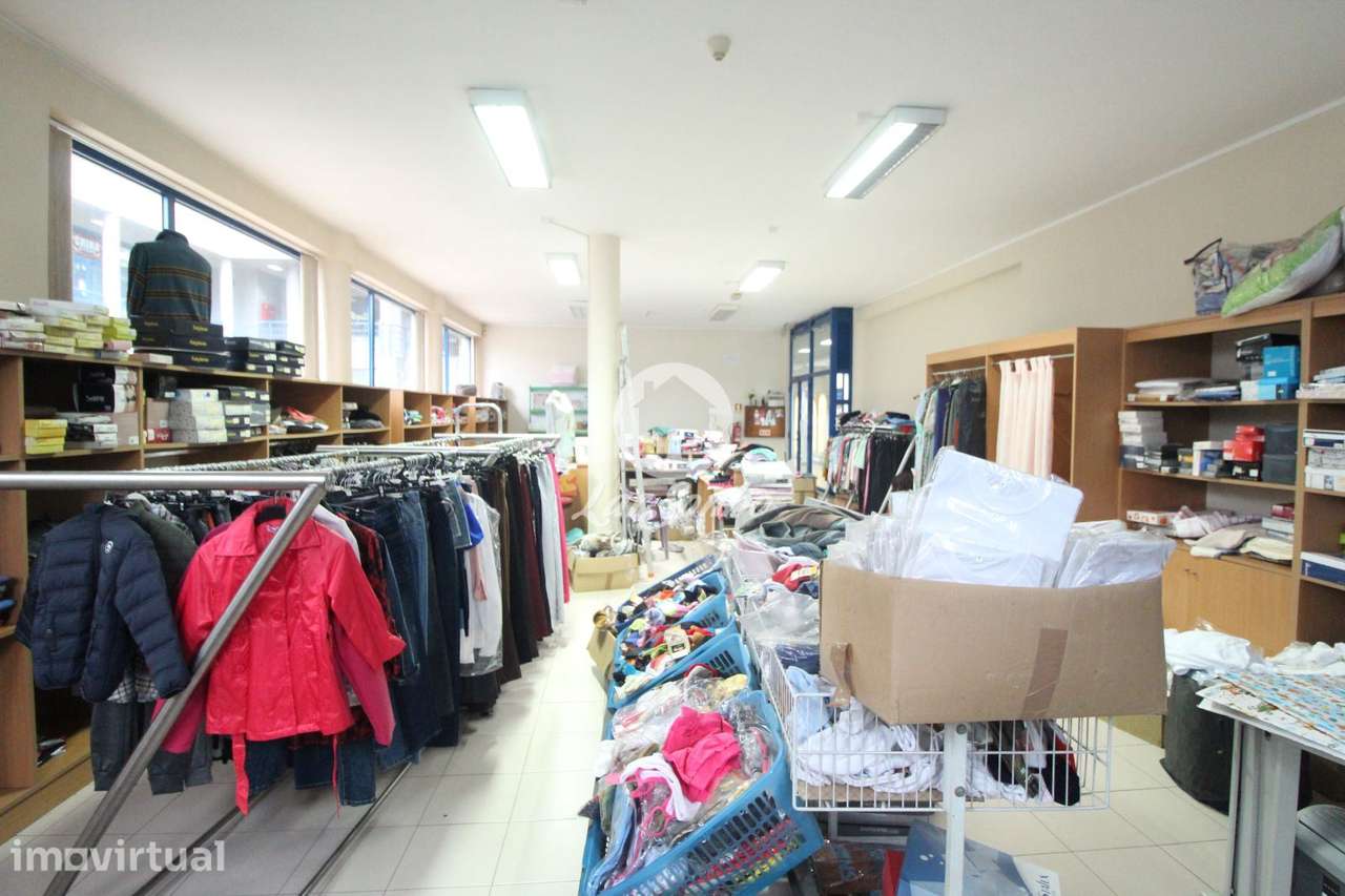 Loja com 80m2 para venda, no centro de São Pedro da Cova, Gondomar - Grande imagem: 3/5