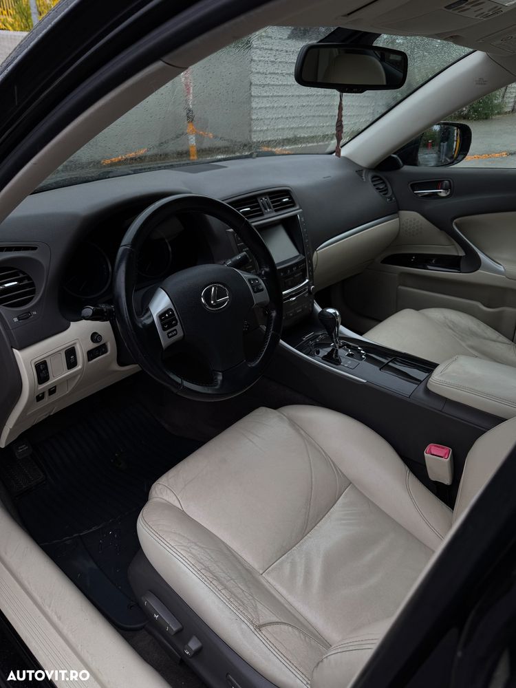 Lexus Seria IS 250 2.5 V6 Aut Luxury - 7