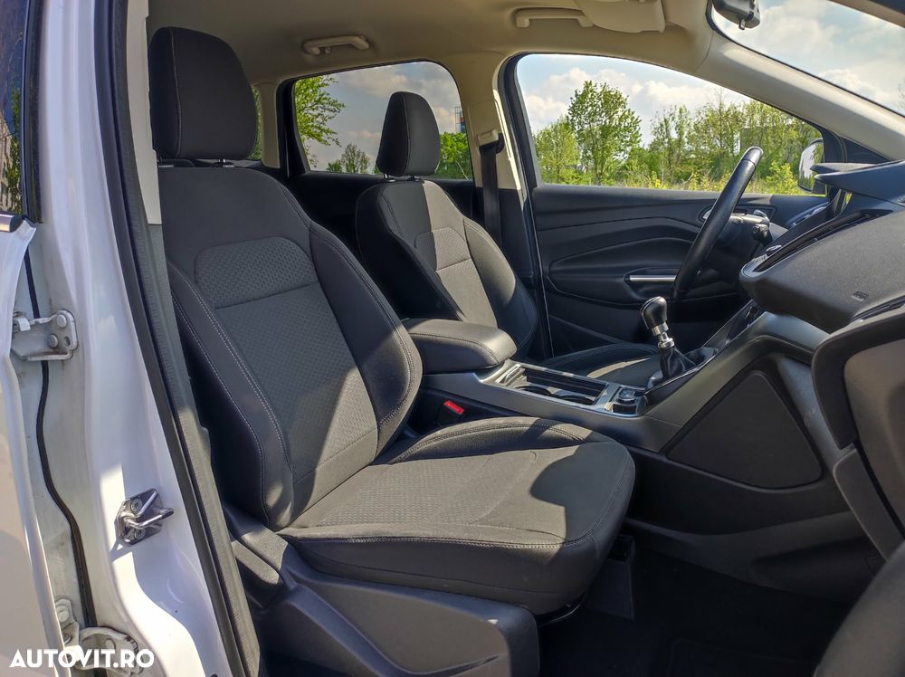 Ford Kuga 1.5 EcoBoost 2x4 Titanium - 12