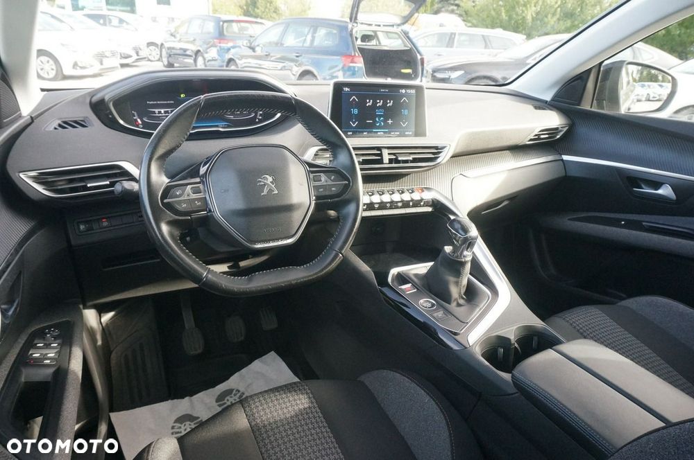 Peugeot 3008 1.2 PureTech Active Pack S&S - 17