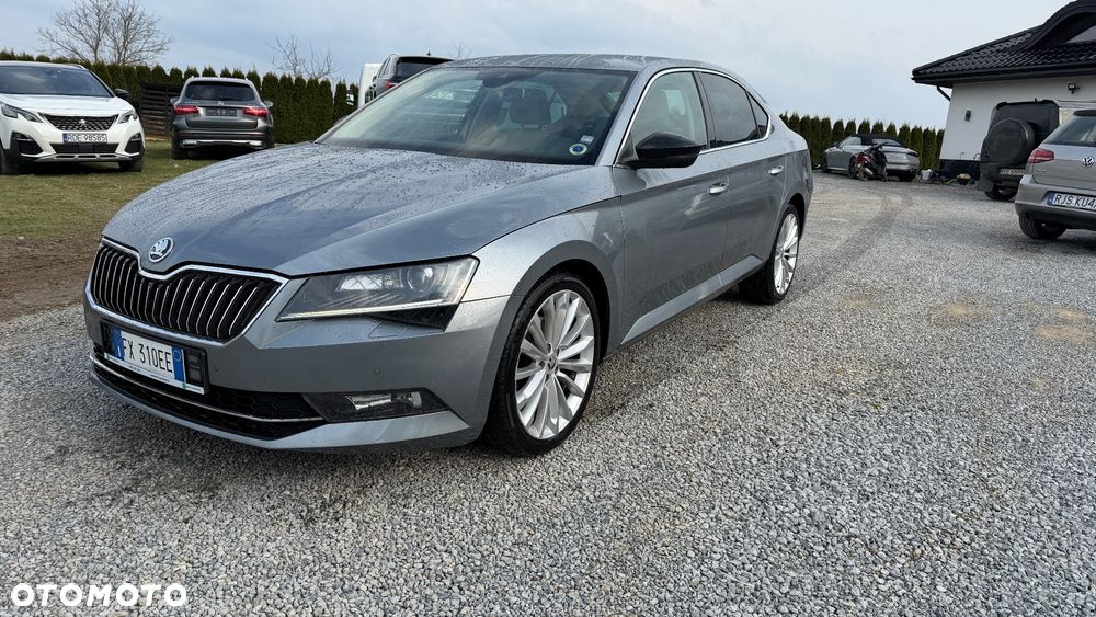 Skoda Superb 2.0 TDI DSG Ambition - 2