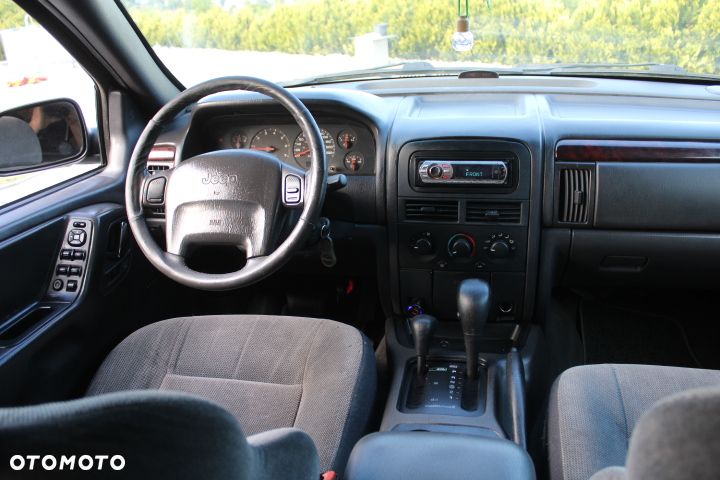 Jeep Grand Cherokee - 25