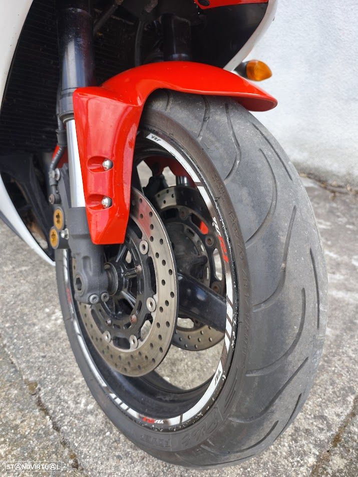 Yamaha R 1 - 9