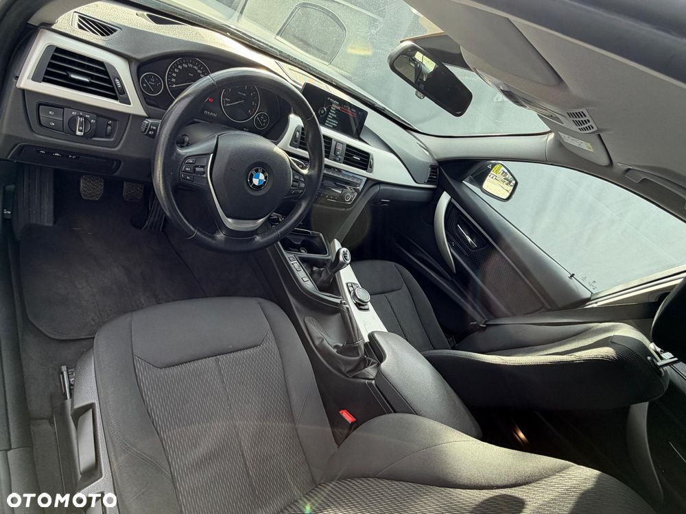 BMW Seria 3 318d Luxury Line - 24