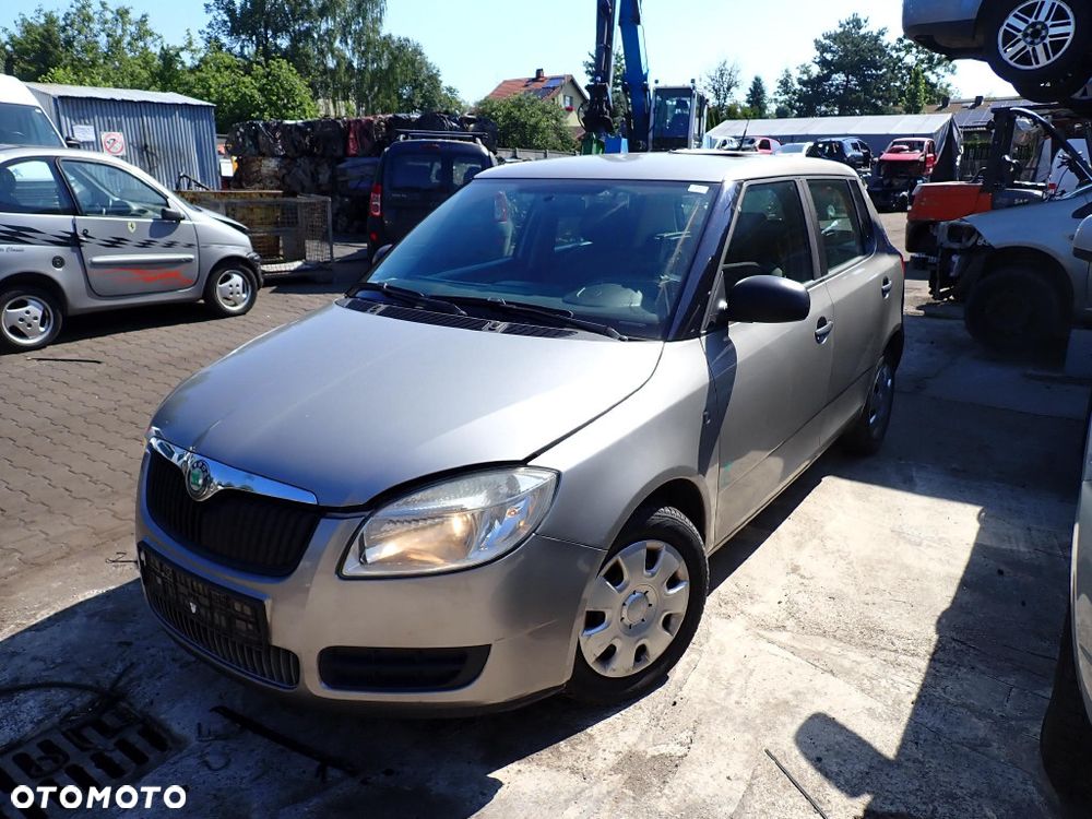 CZĘŚCI - Skoda Fabia II 1,2 60KM BBM FILM HB 5D 5B JHN lakier 9202 2009r. INDEX - 10107 - 1