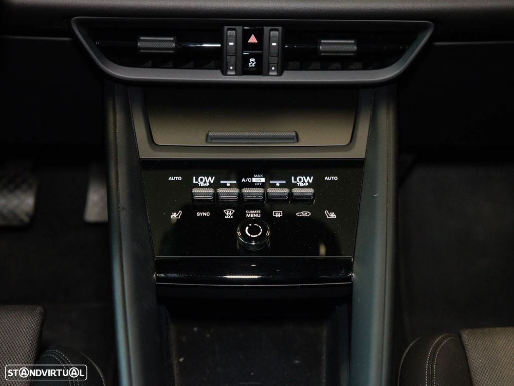 Porsche Macan Electric 4 - 33