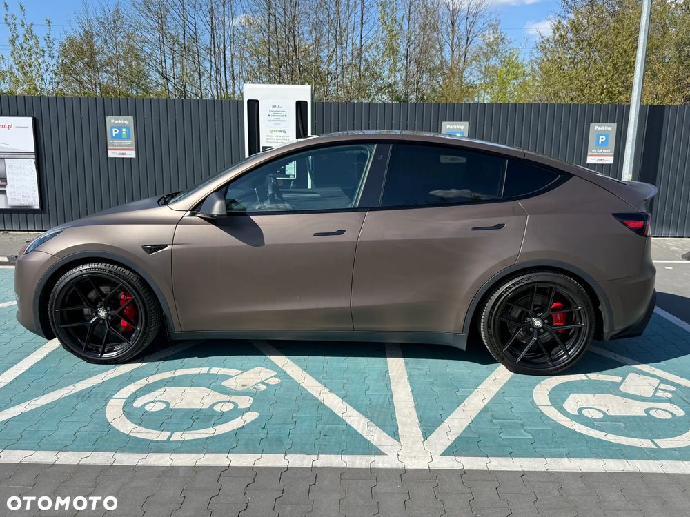 Tesla Model Y Performance Dual Motor AWD - 8