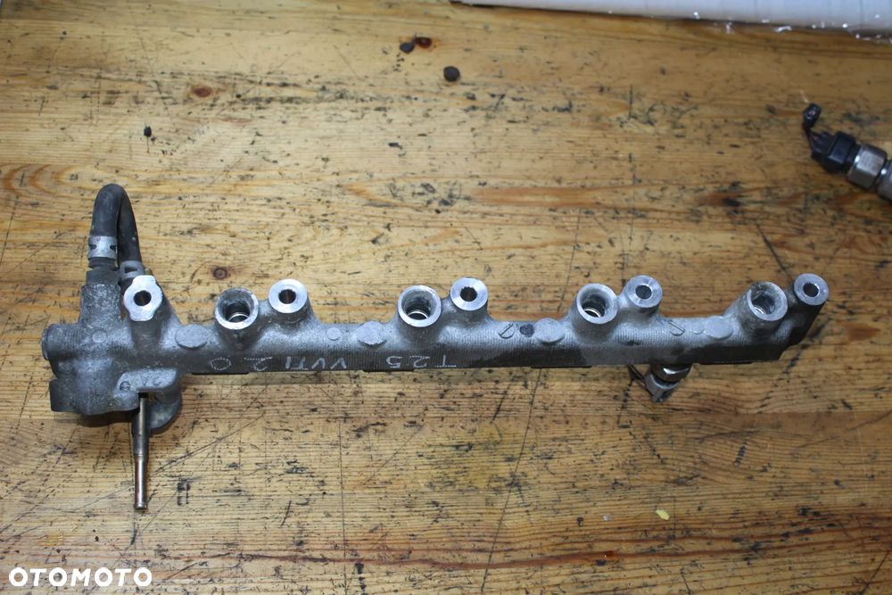 LISTWA WTRYSKOWA TOYOTA AVENSIS T25 2.0 VVTI 1AZ-FSE - 9