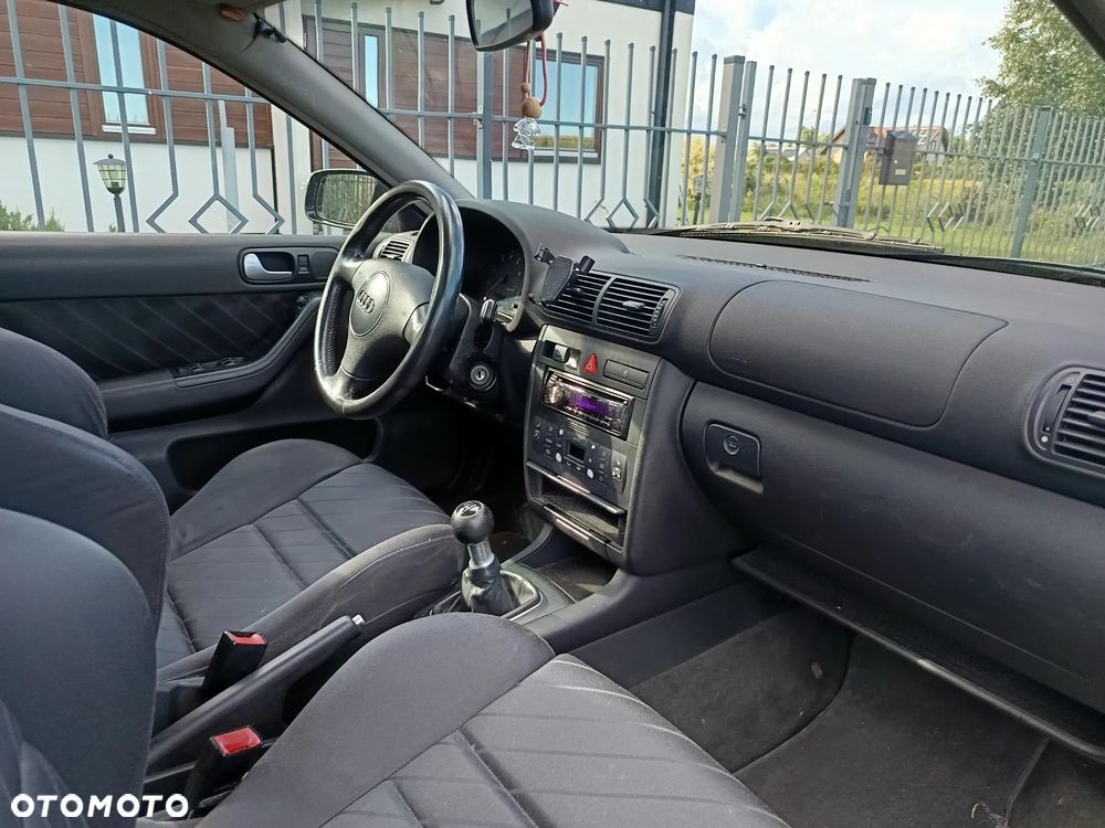 Audi A3 Sportback 1.6 Ambiente - 17
