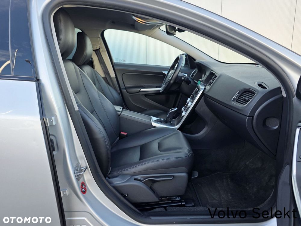 Volvo V60 Cross Country - 16