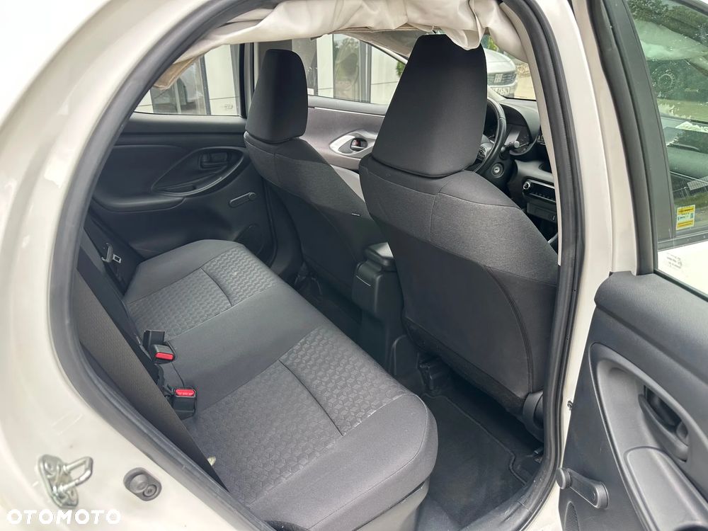 Toyota Yaris - 10