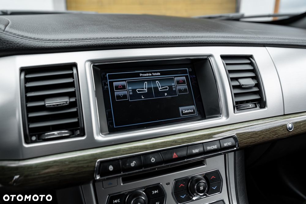 Jaguar XF 2.0 T Prestige - 35