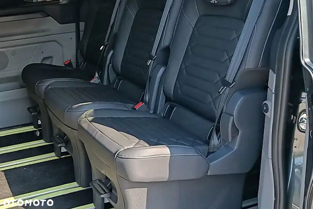 Ford Tourneo Custom - 12
