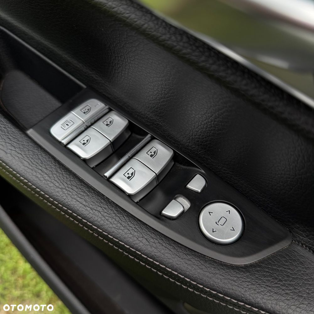 BMW Seria 7 740Li - 24