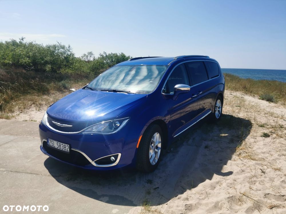 Chrysler Pacifica - 3