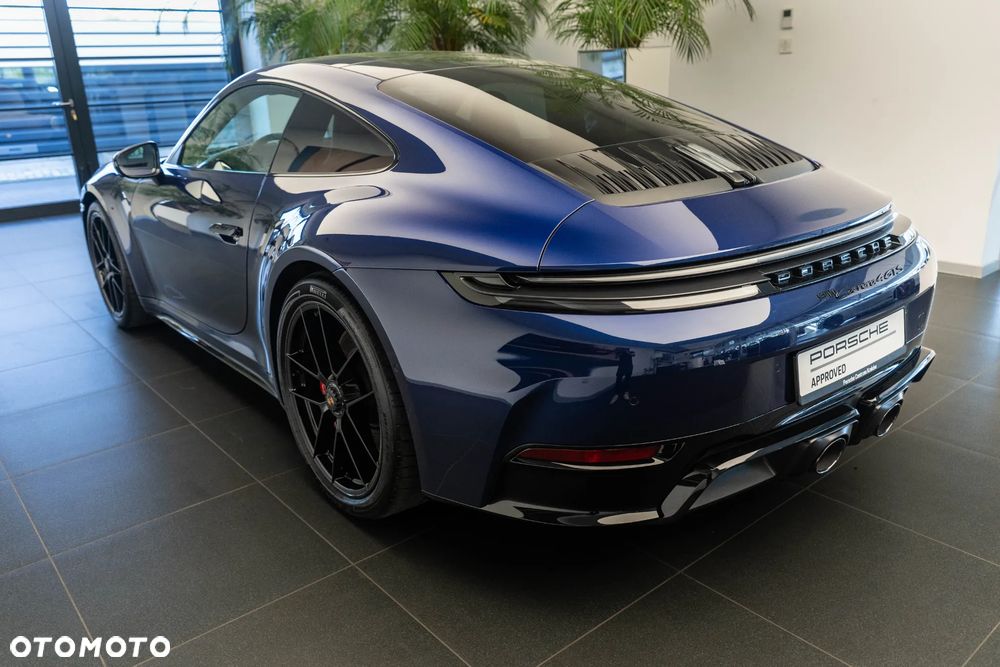 Porsche 911 Carrera 4 GTS - 5