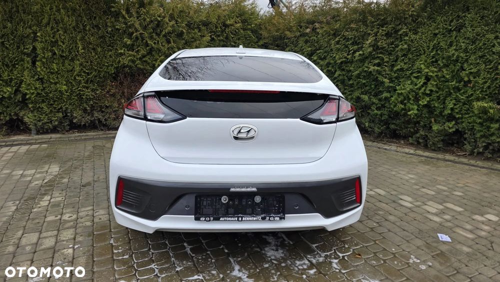 Hyundai IONIQ - 13