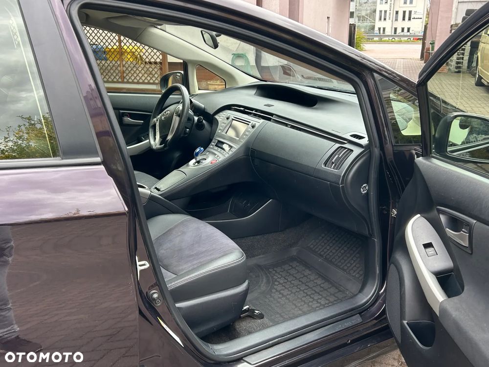 Toyota Prius 1.8 HSD Prestige - 3