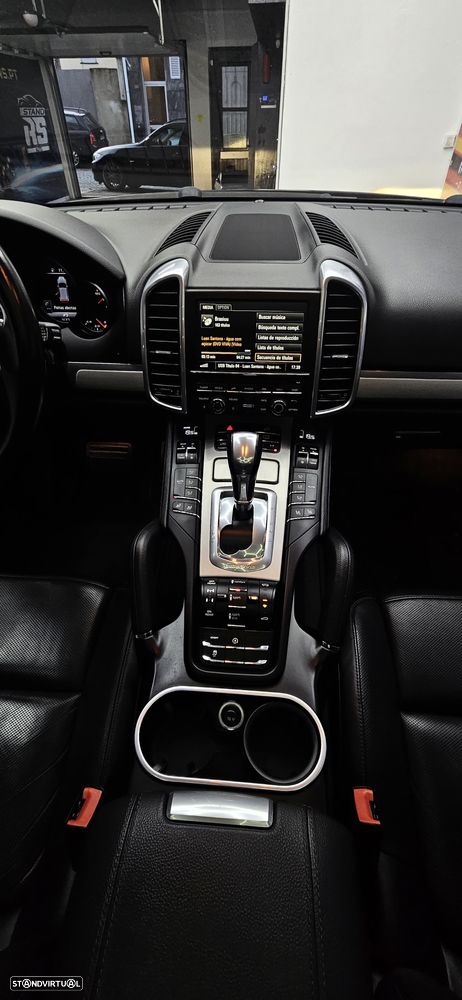Porsche Cayenne Standard - 11