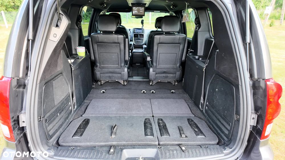 Dodge Grand Caravan - 33