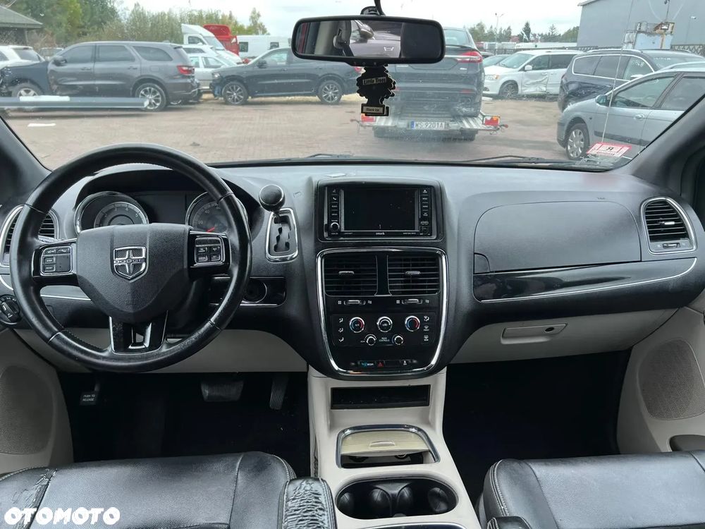 Dodge Grand Caravan - 9