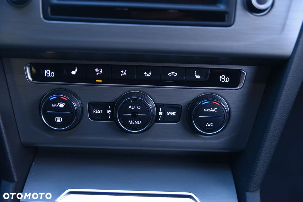 Volkswagen Passat - 15