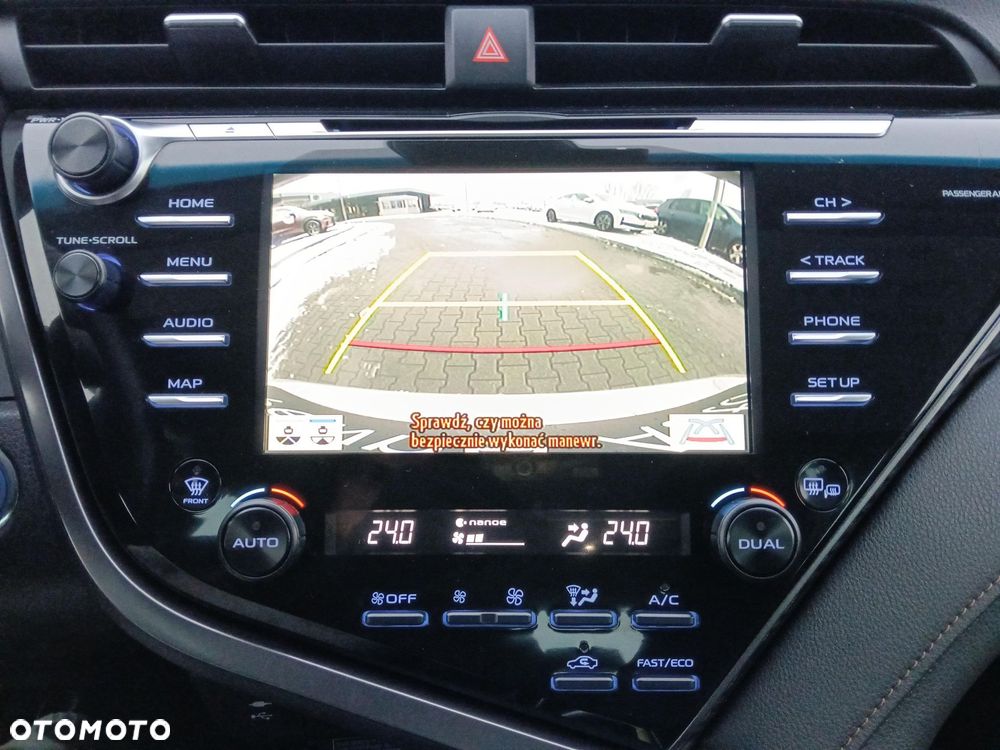 Toyota Camry 2.5 Hybrid Executive CVT - 22