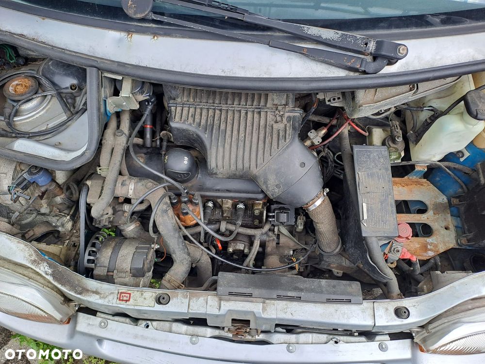 Renault Twingo (98-07r.) 1.2 B 54KM. Silnik C3G 700 ; C3G 702 Skrzynia JB1052. Cały na części. GWARANCJA !!! Przód Tył Zestaw Komplet Drzwi Klapa Zderzak Błotnik Maska Grill Atrapa Szyba Pas Lampa Lusterko Boczki Fotel Kanapa Kokpit Deska Rozdzielcza Przełącznik Włącznik Sterownik Przewody Wiązka Instalacja Moduł Komputer Czujnik Listwa Pompa Alternator Wtryski Głowica Rozrusznik Kompresor Sprzęgło Dwumas Silnik Skrzynia ABS Klimatyzacji Paliwa Wspomagania Kolektor Turbina Przepustnica Zawór Chłodnica Koło Hak Belka Sanki Zawieszenie Mcpherson Półoś Amortyzator Wydech Tłumik Zacisk Most - 6