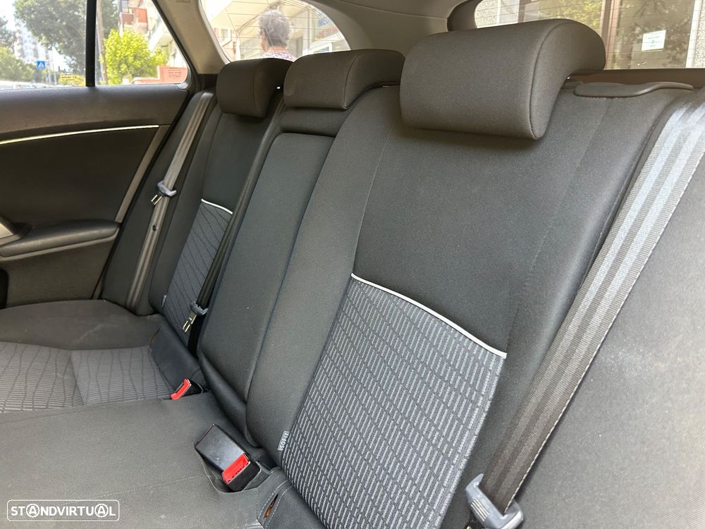 Toyota Avensis SW 2.0 D-4D Exclusive - 11