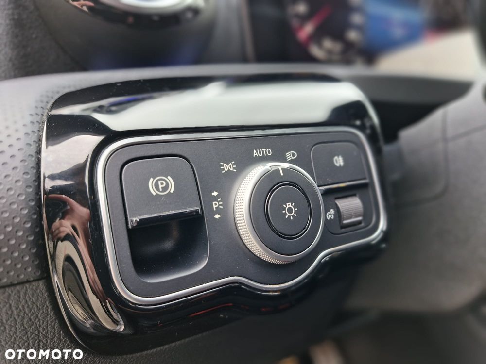 Mercedes-Benz Klasa A 200 AMG Line 7G-DCT - 30