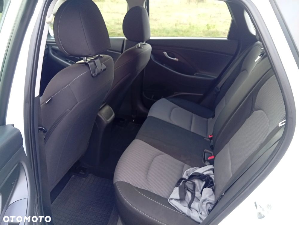 Hyundai i30 1.6 D Classic + - 10