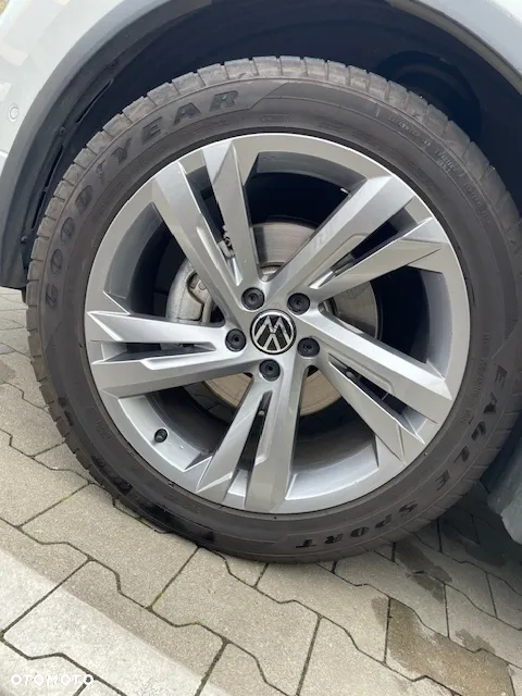Volkswagen Tiguan - 9