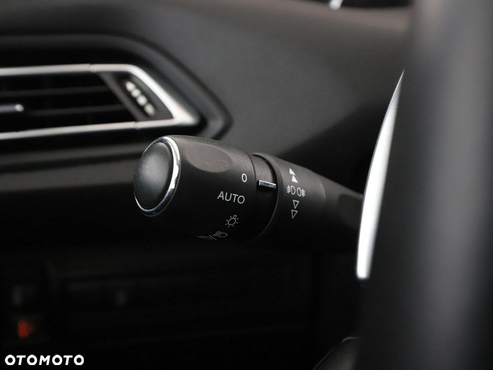 Peugeot 308 1.2 PureTech Allure S&S - 36