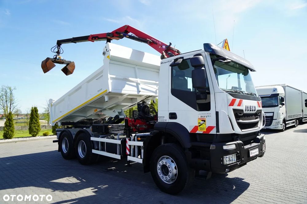 Iveco TRAKKER 360 / 6x4 / WYWROTKA DWUSTRONNA + HYDROBURTA / + HDS HMF 1643 Z2 / ŁYŻKA CHWYTAKOWA / ROTATOR / PILOT - 8